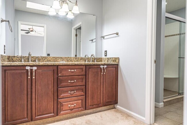 Building Photo - 4 Harness Pl