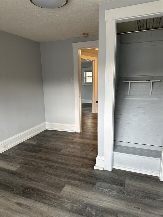 Building Photo - 402 W High St