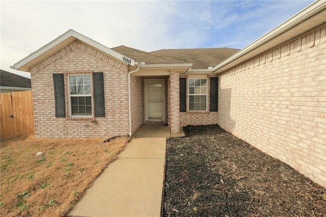 Building Photo - 900 SW River Rock St