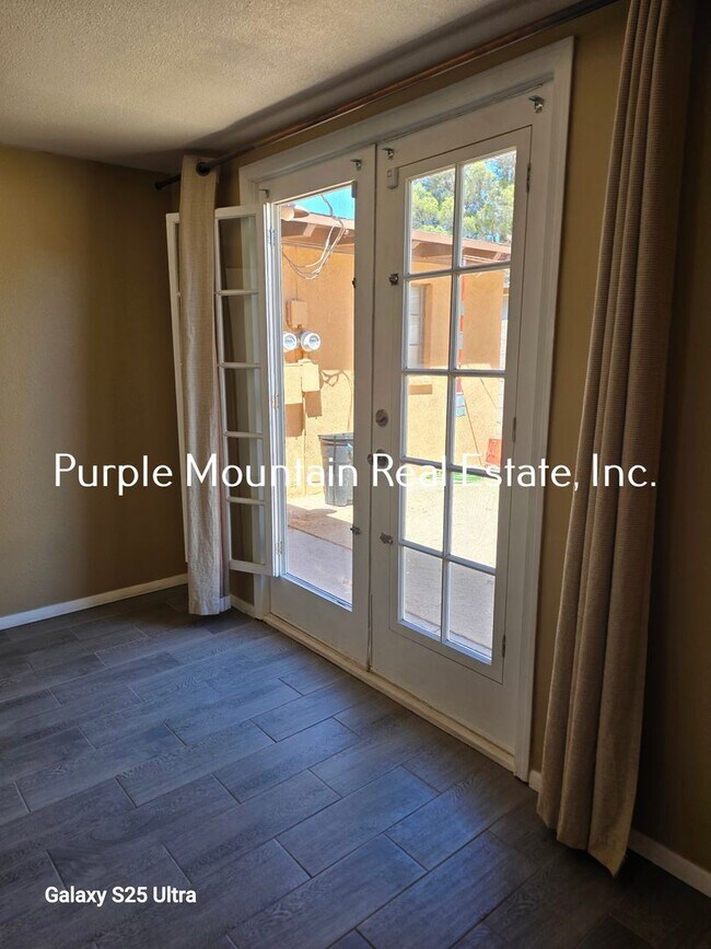 Building Photo - 1429 Walden Dr