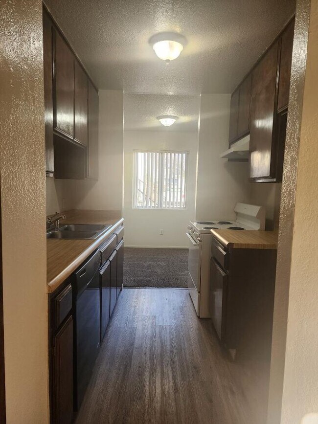 Building Photo - 2323 Chester Ln