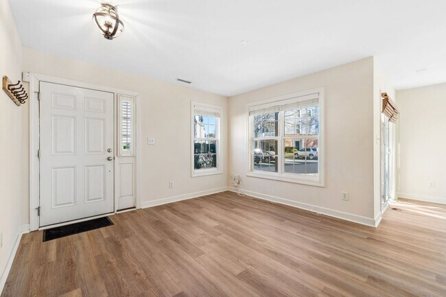 Building Photo - Olde Raleigh Stunner! 2 Primary Suites! Flexible move in date!