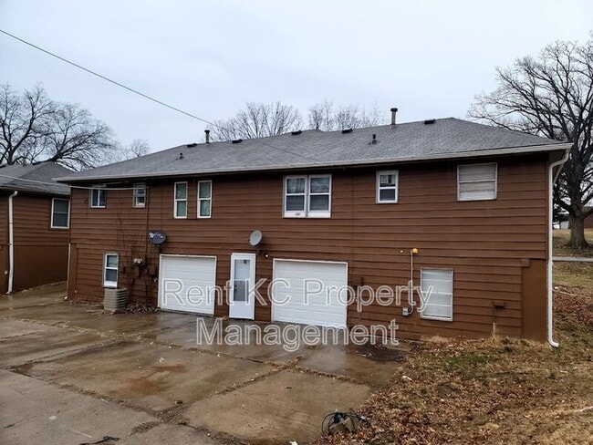 Building Photo - 5703 NE 51st St