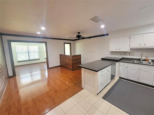 Building Photo - 306 63rd St