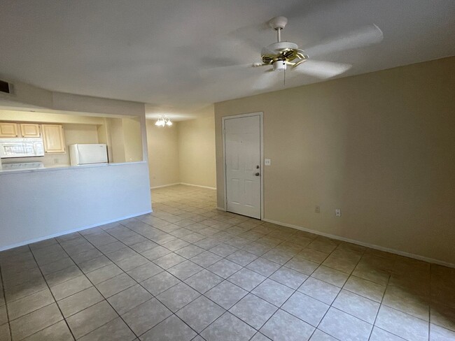 Building Photo - 1 bathroom condo located in the desirable ...