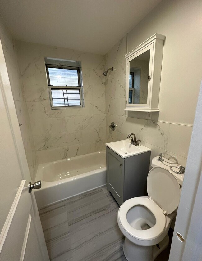 Building Photo - 381 Westervelt Ave