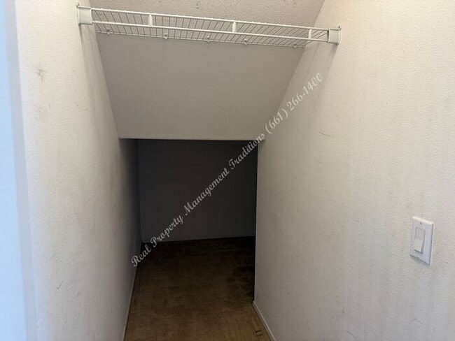 Building Photo - *** Please call us @ 661-266-1400 for information on availability, showings and applications proc...