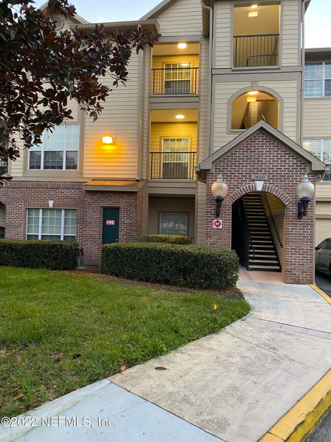 Building Photo - 7800 Point Meadows Dr