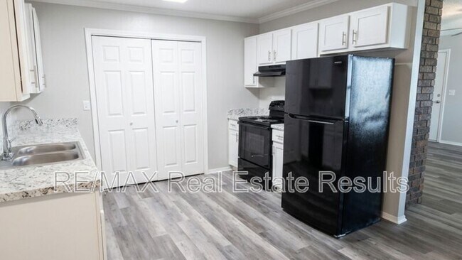 Building Photo - 4416 Acoma St