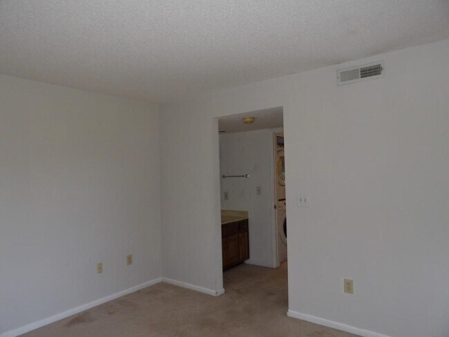 Building Photo - 4230 Pinehurst Cir