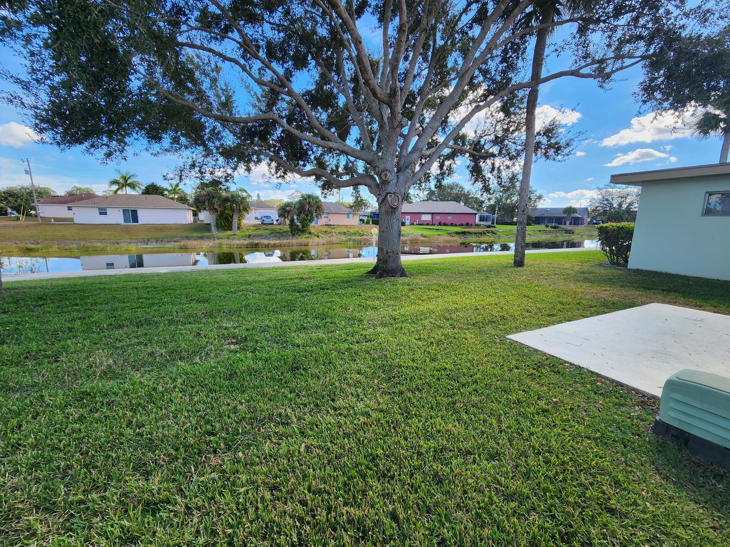 Building Photo - Cozy Condo in a 55+ Community