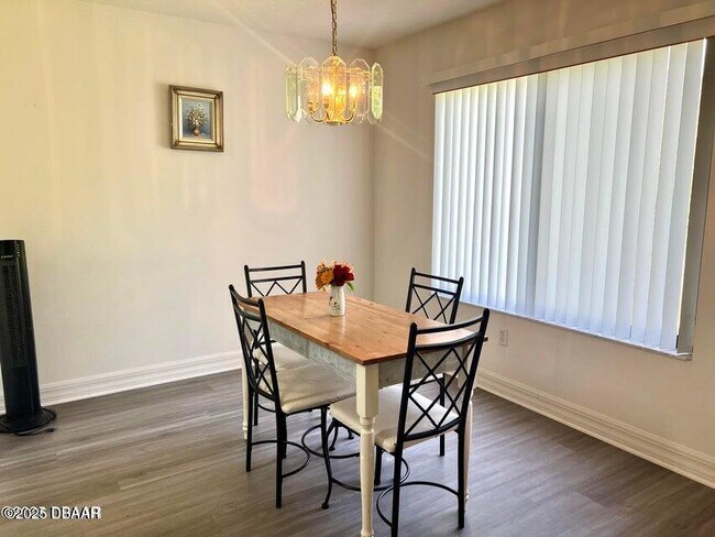 Building Photo - 129 Blue Heron Dr