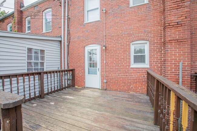 Building Photo - Charming 2 BR/1 Townhome in Brooklyn Park!