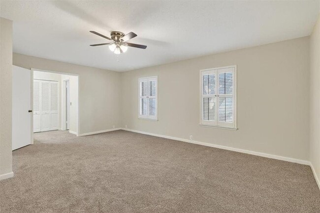 Building Photo - 145 Lake Shore Dr