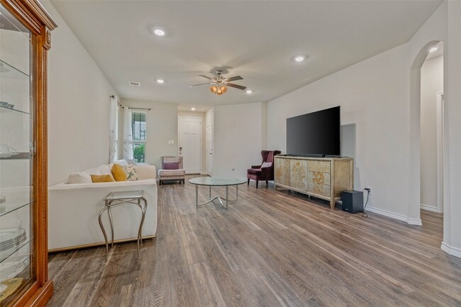 Building Photo - 1062 Toledo Bend Dr