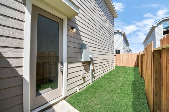 Building Photo - 2205 Via Cami Ln