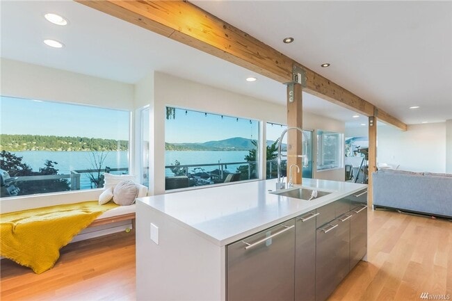 Building Photo - Stunning Lake Sammamish 50 Foot Waterfront...