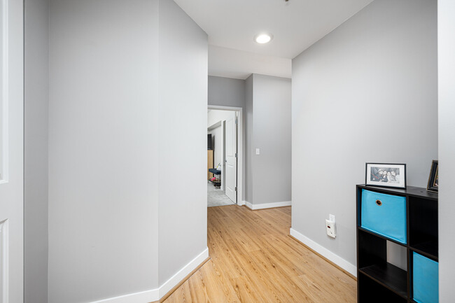 Building Photo - 111 N Ashley St