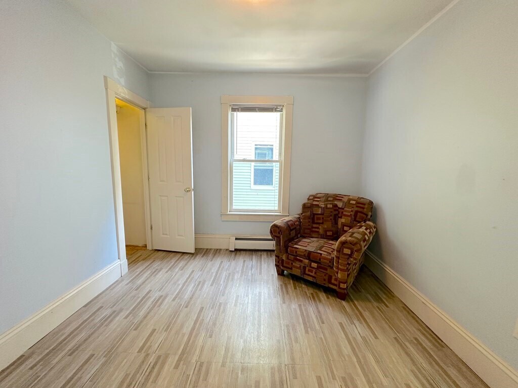 Building Photo - 25 Rossmore St