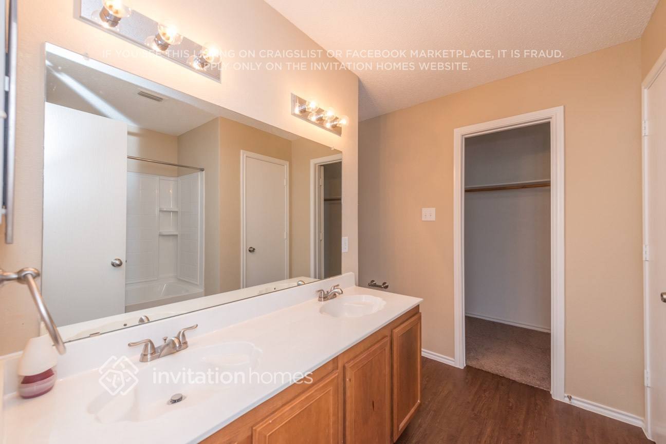 Building Photo - 3450 Post Oak Dr