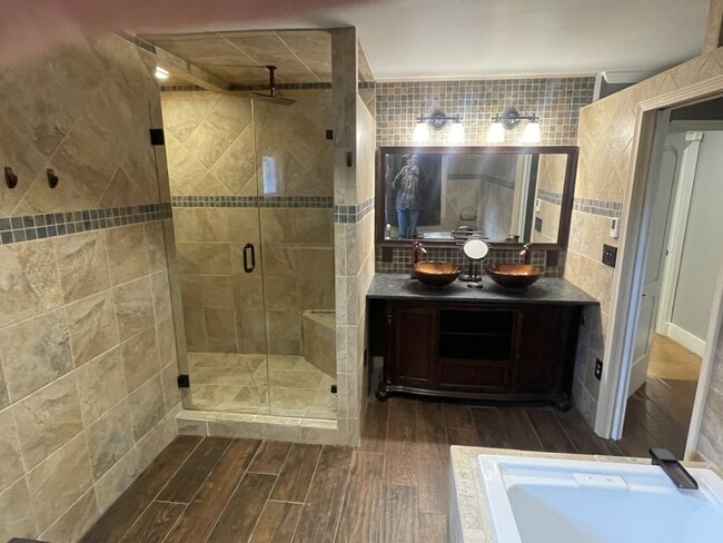 Building Photo - 104 Terrace Cir