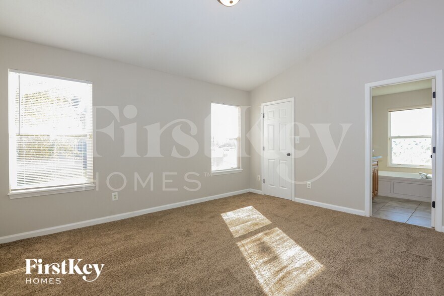 Building Photo - 3107 Crestwell Dr