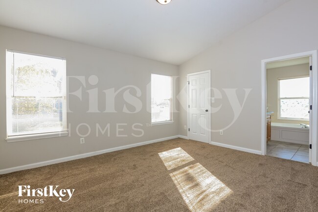 Building Photo - 3107 Crestwell Dr