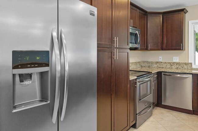 Building Photo - Perfect West Bradenton Location - 2 bedroom / 2 bathroom Home