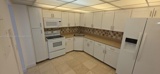 Building Photo - 2750 NE 183rd St