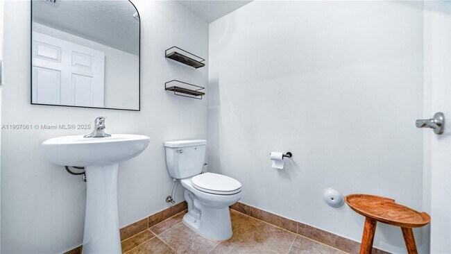 Building Photo - 144 SE 34th Ave