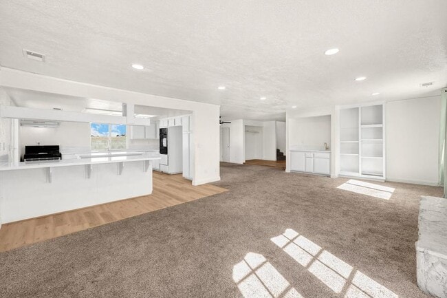 Building Photo - 17705 Vista Point Dr