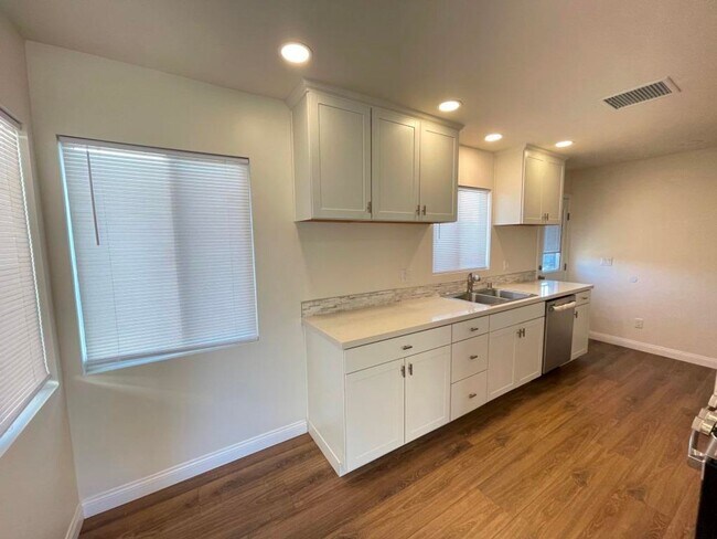 Building Photo - Like New Inside! Remodeled 3bd/2ba House In Desirable Allied Gardens Neighborhood