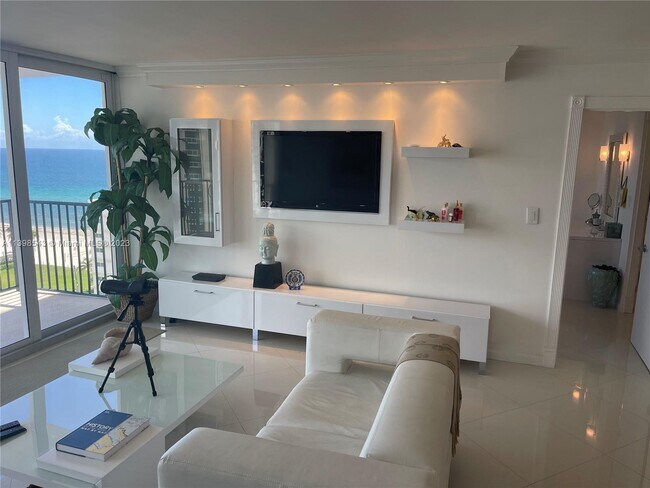 Building Photo - 2101 S Ocean Dr