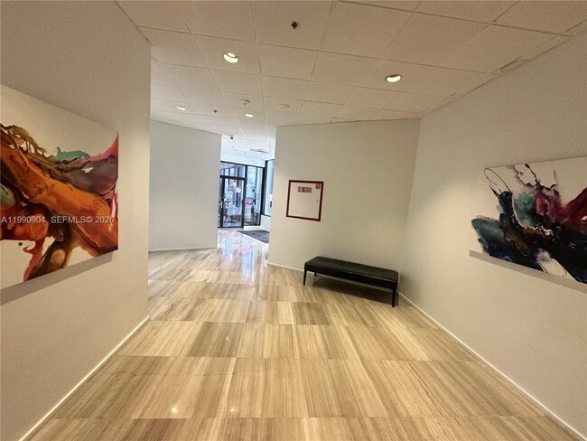 Building Photo - 100 Bayview Dr