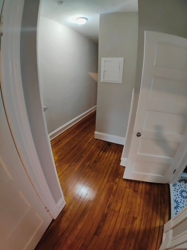 Building Photo - FLOY1614