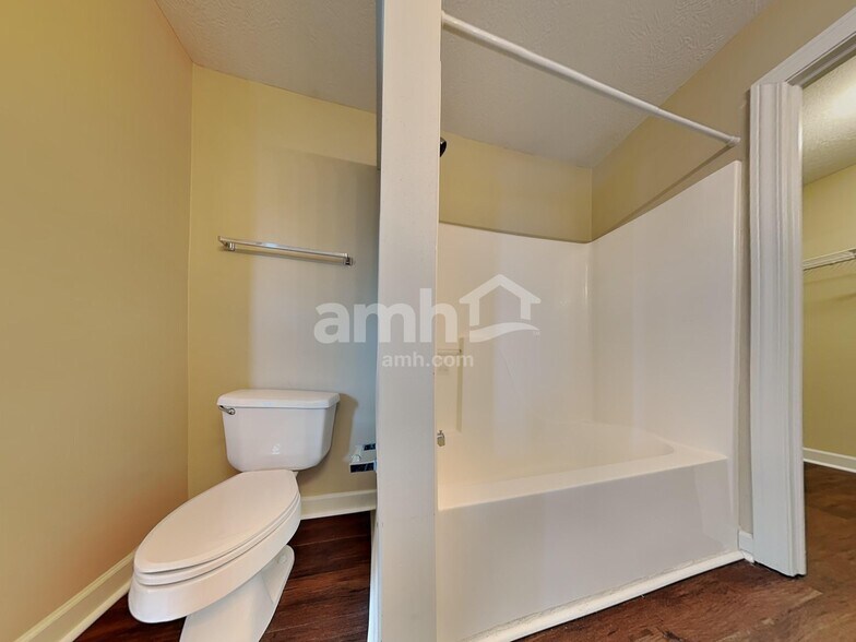 Building Photo - 5915 Cabot Dr