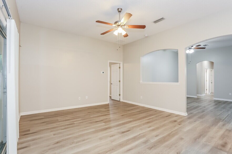 Building Photo - 1048 Beckingham Dr