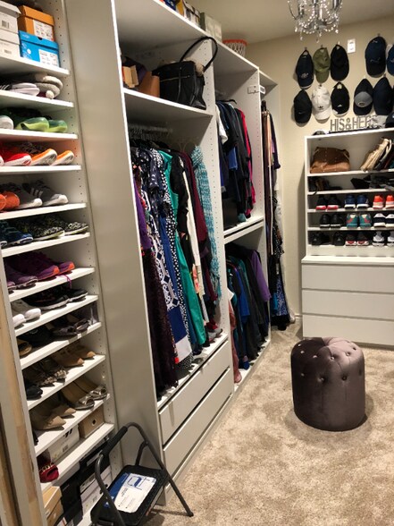 Building Photo - 10129 Delcresta Dr