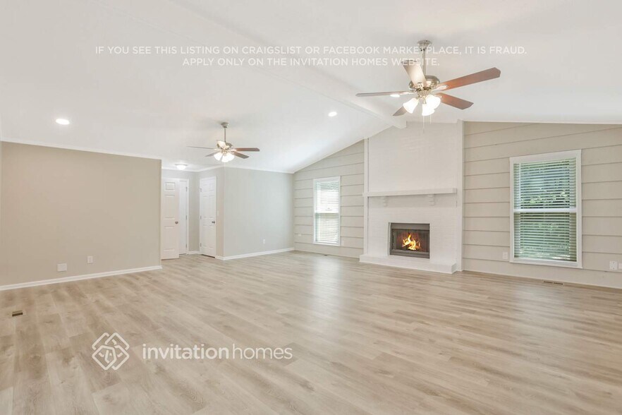 Building Photo - 5421 S Lake Dr