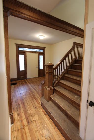 Lobby/Main Staircase - 1906 Morrell St