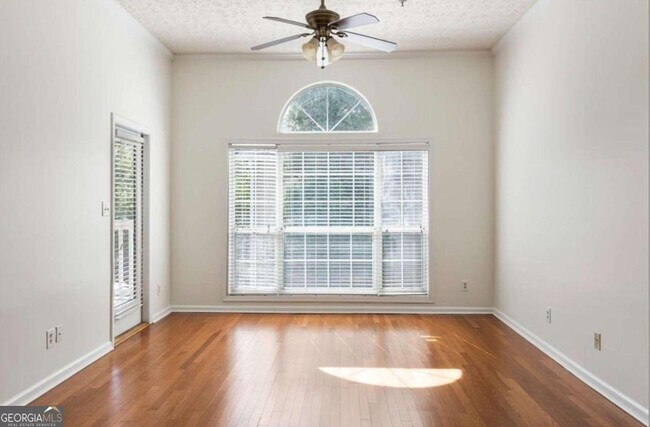Building Photo - 1250 Parkwood Cir SE