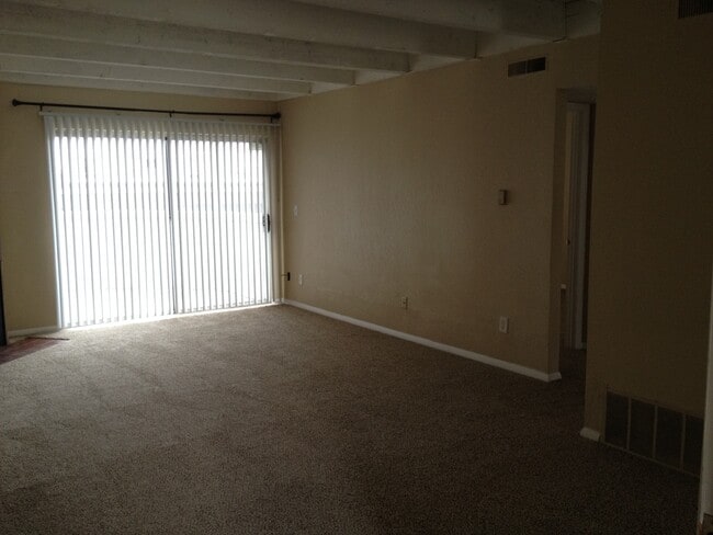 Building Photo - 2 bedroom condominium near Academy and Aus...