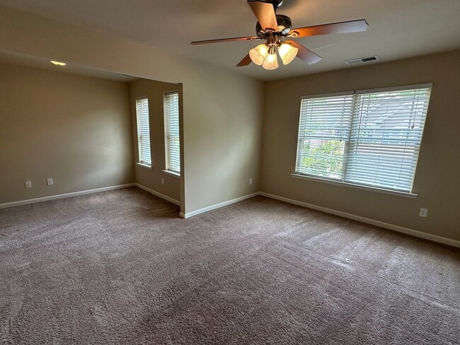 Building Photo - NEW LISTING - GORGEOUS TOWNHOME IN KENNESAW!