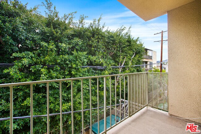 Building Photo - 1059 S Sherbourne Dr