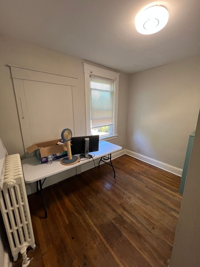 Building Photo - Spacious 4-Bedroom Home