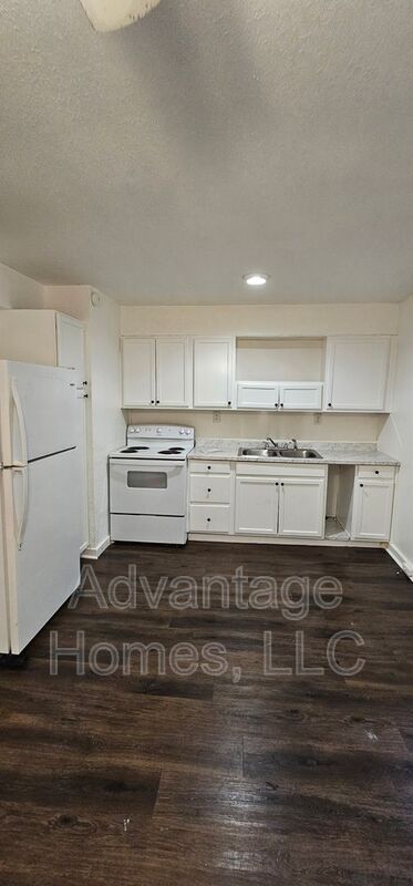 Building Photo - 11410 Palmer Ave