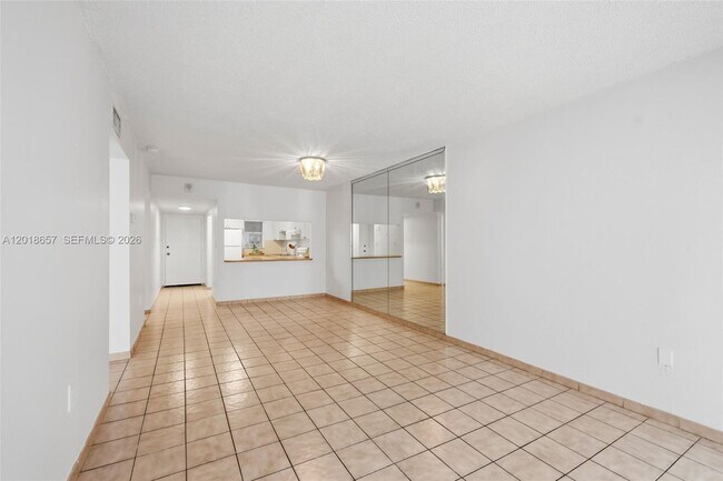 Building Photo - 305 W 68th St