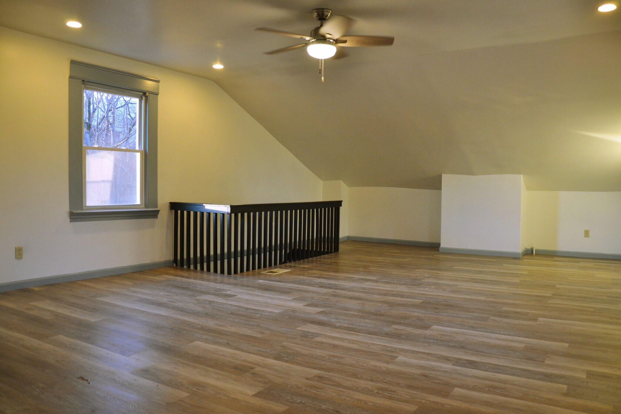 Building Photo - 522 W McMicken Ave