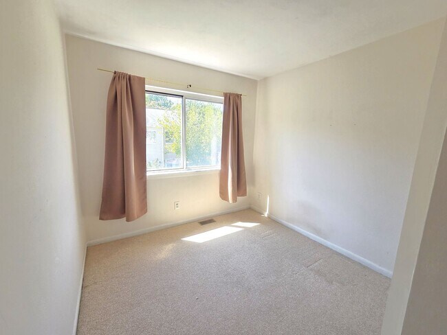 Building Photo - 3858 Staffordshire Ln