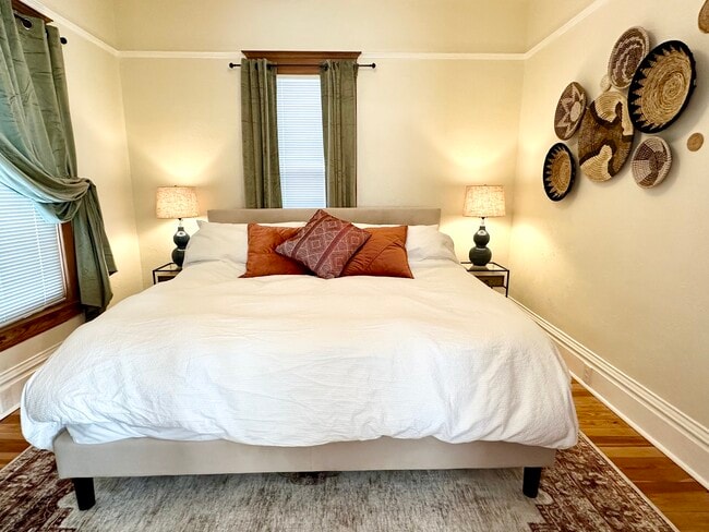 Building Photo - 348 Collyer St